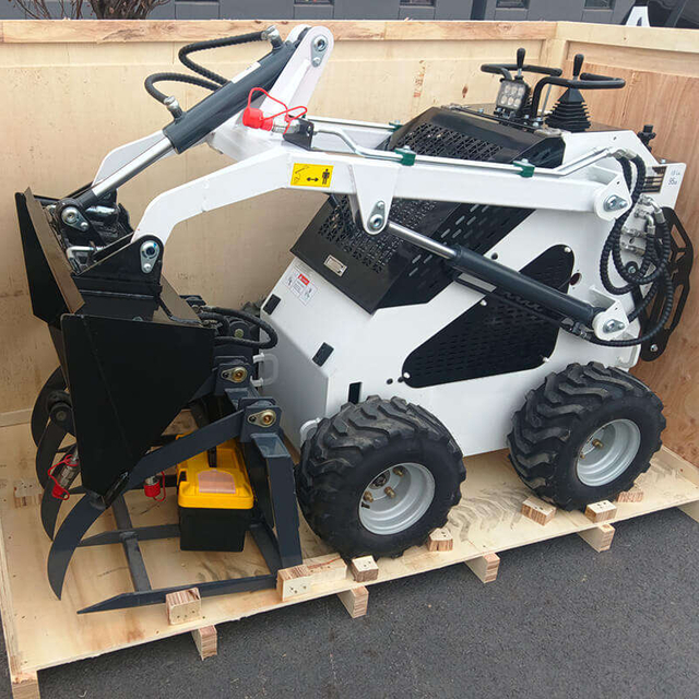 Multi-Attachment Skid Steer | 30+ ty&ouml;kalujen yhteensopivuus | Auto-Lube