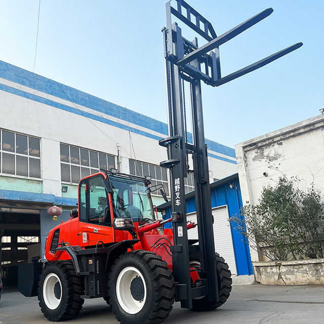 ახალი დიზაინის არტიკულირებული Off Road Diesel Forklift 5t 4wd ოთხბორბლიანი 3ტონიანი 3.5ტონიანი 4x4 უკანა უხეში რელიეფის სატვირთო მანქანა