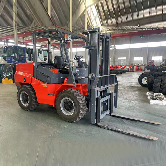 Forklift 3,5 ton me kat&euml;r rrota me makin&euml; me kat&euml;r rrota Forklift me diesel 4wd p&euml;r terren t&euml; ashp&euml;r 4x4